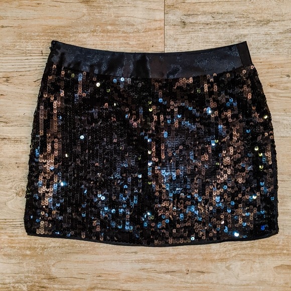 Express Dresses & Skirts - EXPRESS Sequined Skirt Size 0